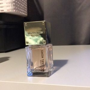USED: 1-2 times - like new MICHEAL KORS glam jasmine perfume 1 fl oz